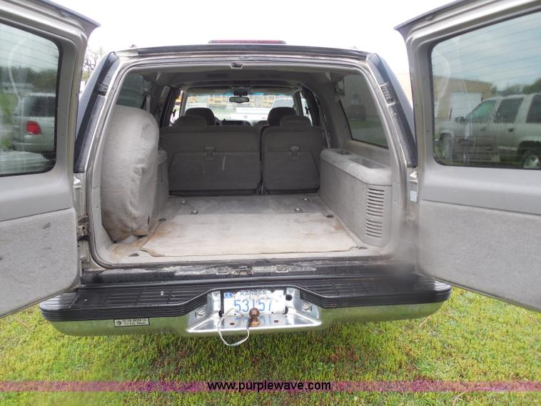 image for item H3223 1999 Chevrolet Suburban C1500 SUV