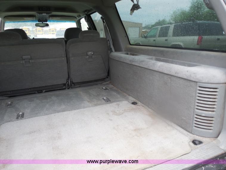 image for item H3223 1999 Chevrolet Suburban C1500 SUV