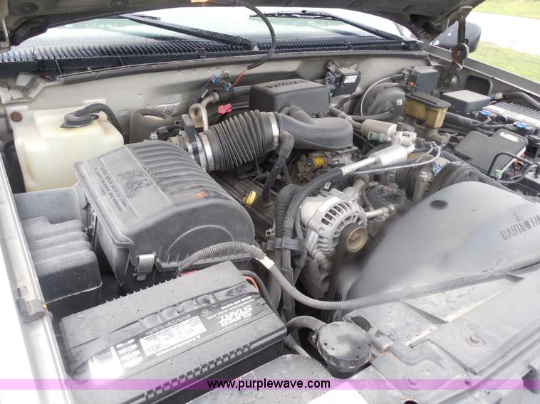 image for item H3223 1999 Chevrolet Suburban C1500 SUV