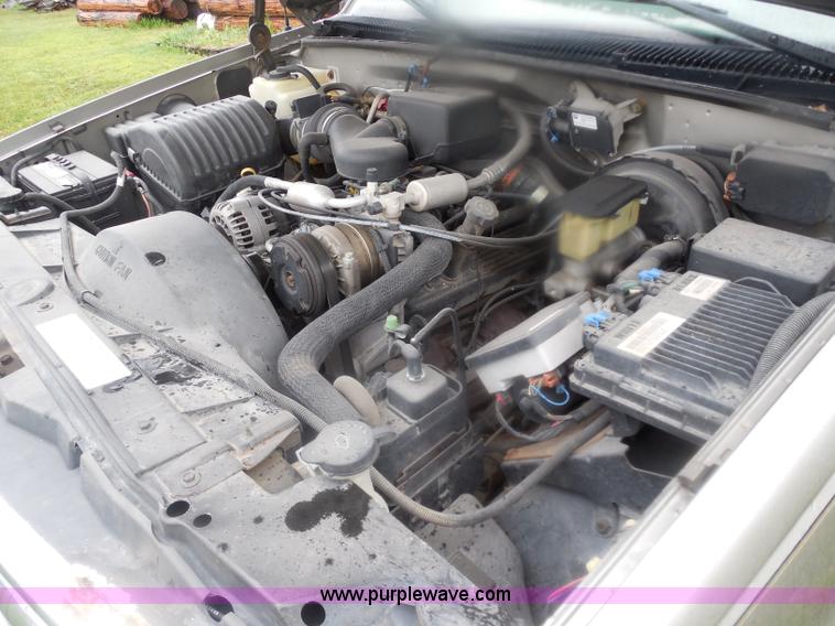 image for item H3223 1999 Chevrolet Suburban C1500 SUV