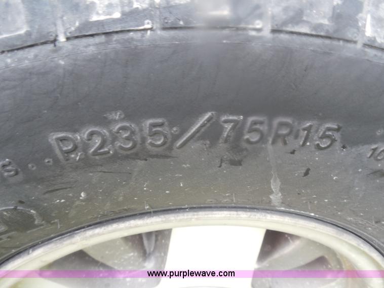 image for item H3223 1999 Chevrolet Suburban C1500 SUV