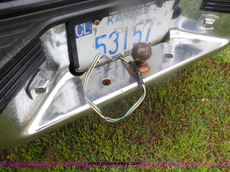 image for item H3223 1999 Chevrolet Suburban C1500 SUV