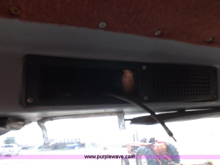 image for item H7181 1995 Freightliner FL106 semi truck