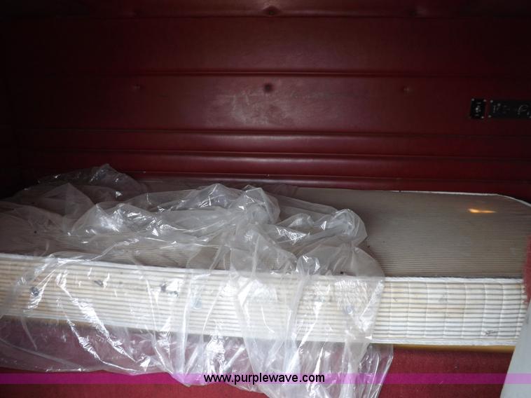 image for item H7181 1995 Freightliner FL106 semi truck