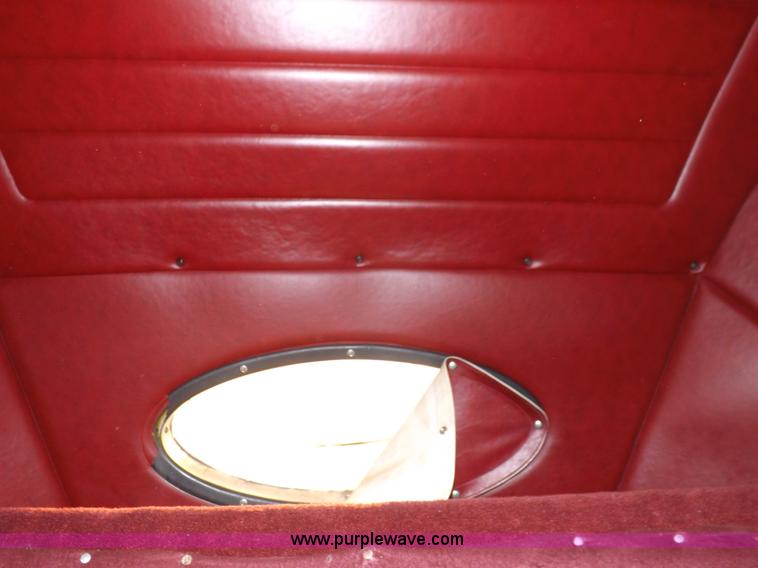 image for item H7181 1995 Freightliner FL106 semi truck