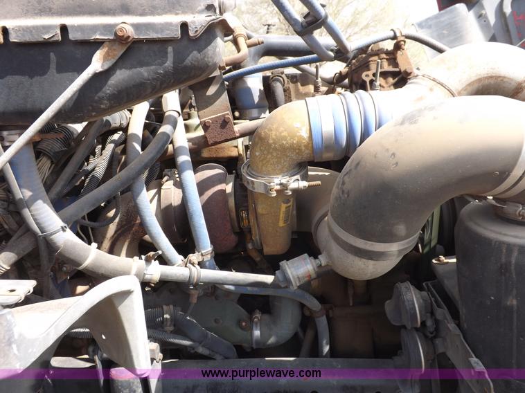 image for item H7181 1995 Freightliner FL106 semi truck