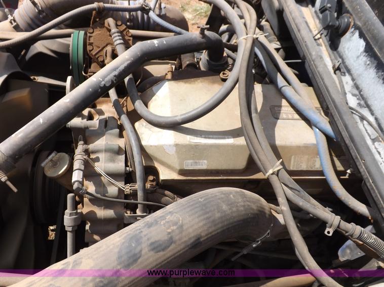 image for item H7181 1995 Freightliner FL106 semi truck