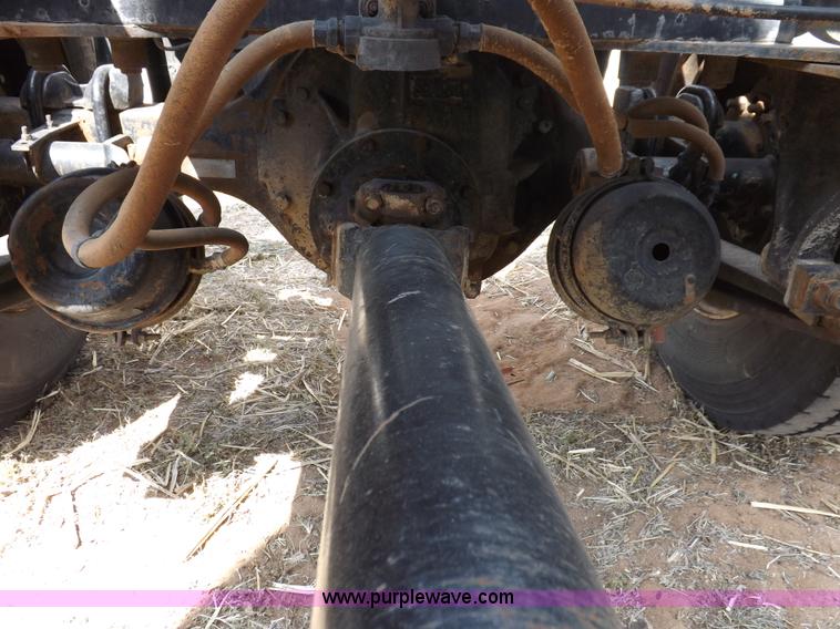 image for item H7181 1995 Freightliner FL106 semi truck