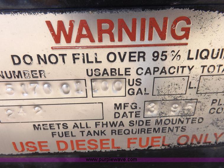 image for item H7181 1995 Freightliner FL106 semi truck