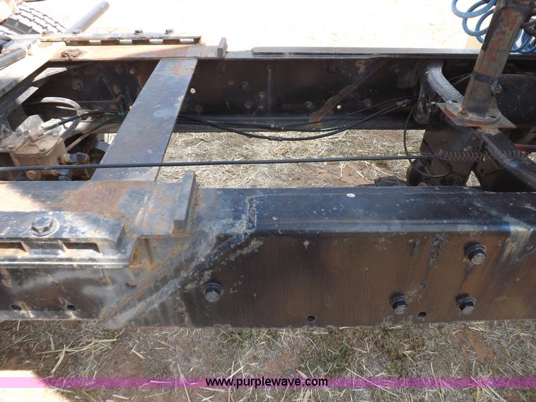 image for item H7181 1995 Freightliner FL106 semi truck