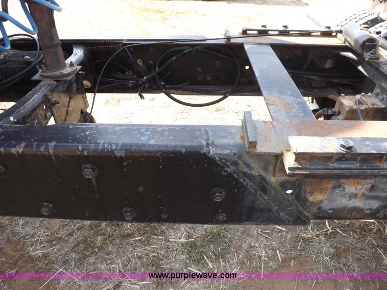 image for item H7181 1995 Freightliner FL106 semi truck