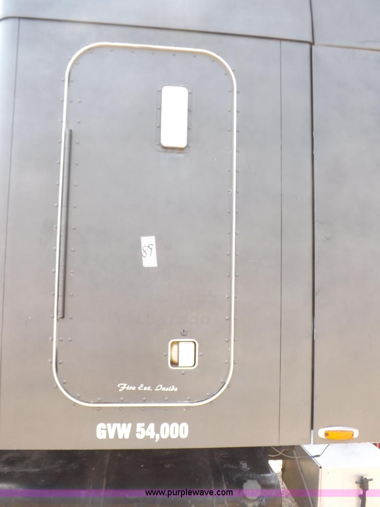 image for item H7181 1995 Freightliner FL106 semi truck