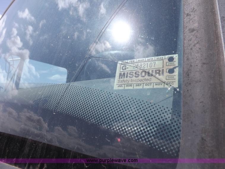 image for item H7181 1995 Freightliner FL106 semi truck