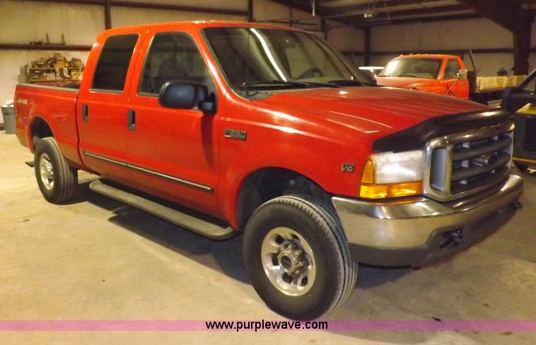 image for item H7210 1999 Ford F250 Lariat Super Duty Crew Cab pickup truck