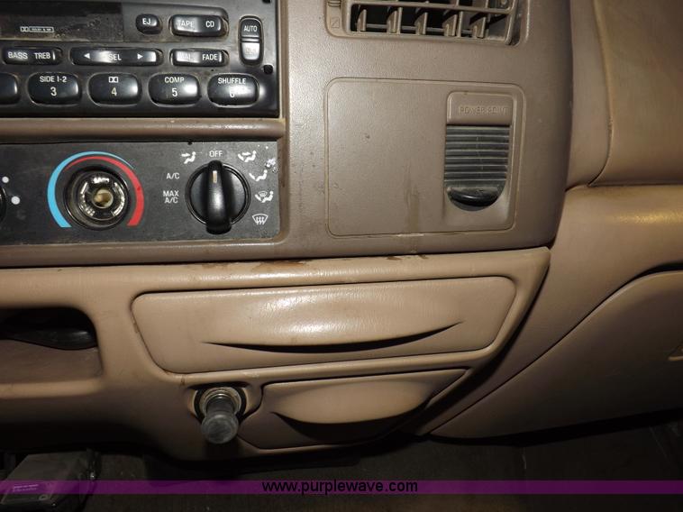 image for item H7210 1999 Ford F250 Lariat Super Duty Crew Cab pickup truck