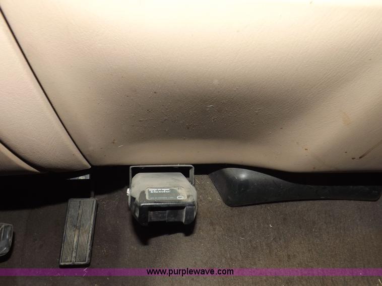 image for item H7210 1999 Ford F250 Lariat Super Duty Crew Cab pickup truck