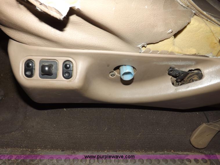 image for item H7210 1999 Ford F250 Lariat Super Duty Crew Cab pickup truck