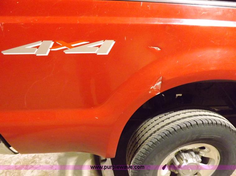 image for item H7210 1999 Ford F250 Lariat Super Duty Crew Cab pickup truck