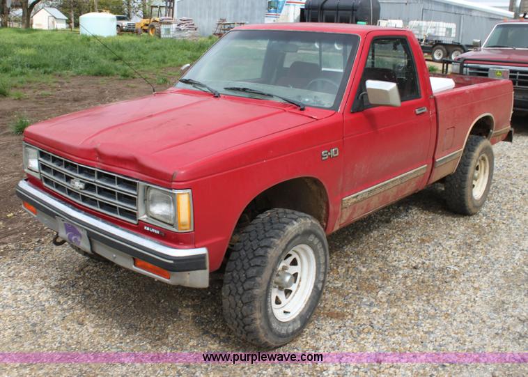 image for item H7499 1984 Chevrolet S10 pickup truck