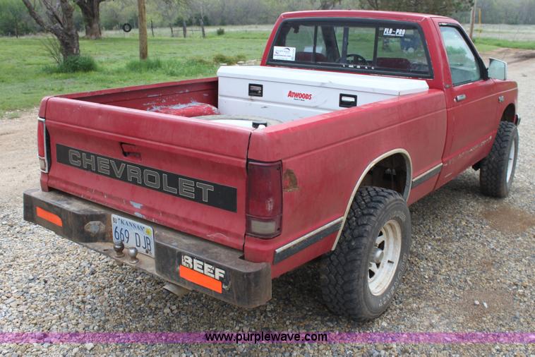 image for item H7499 1984 Chevrolet S10 pickup truck