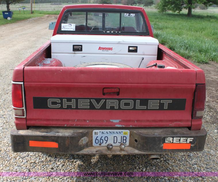 image for item H7499 1984 Chevrolet S10 pickup truck