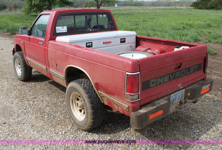 image for item H7499 1984 Chevrolet S10 pickup truck