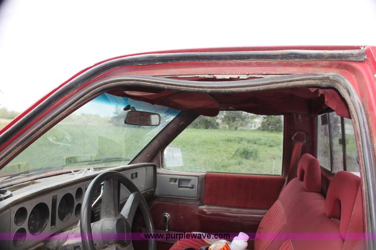 image for item H7499 1984 Chevrolet S10 pickup truck