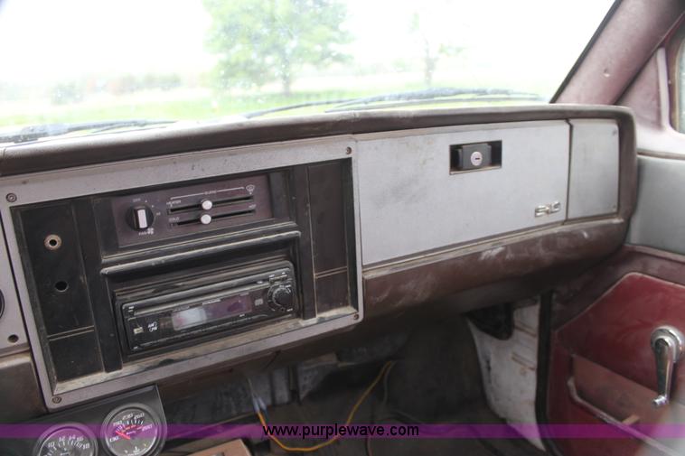 image for item H7499 1984 Chevrolet S10 pickup truck