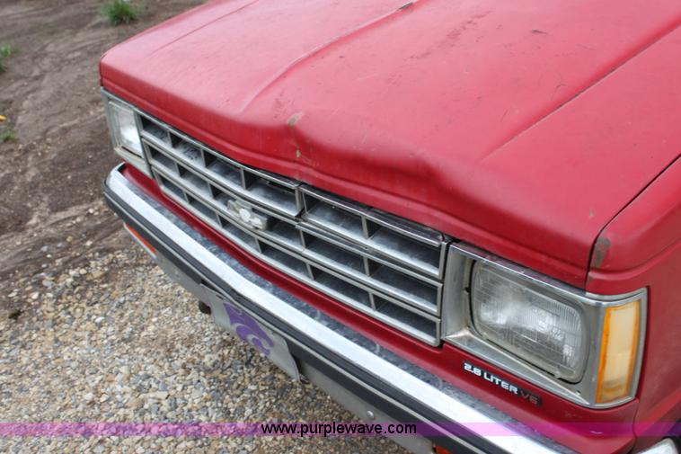 image for item H7499 1984 Chevrolet S10 pickup truck