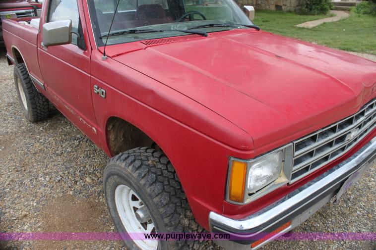 image for item H7499 1984 Chevrolet S10 pickup truck