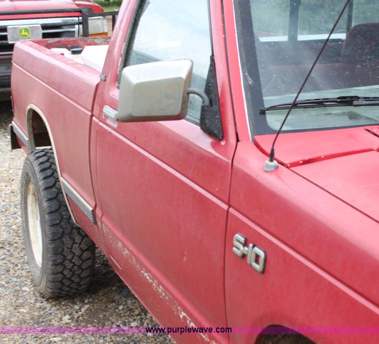 image for item H7499 1984 Chevrolet S10 pickup truck