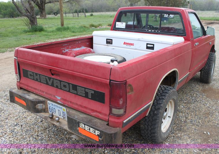image for item H7499 1984 Chevrolet S10 pickup truck