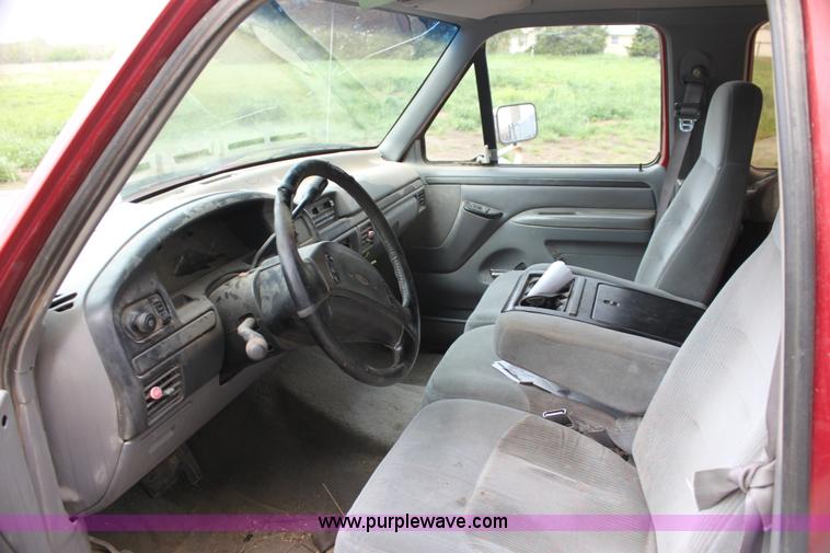 image for item H7500 1997 Ford F350 XLT Crew Cab flatbed pickup truck