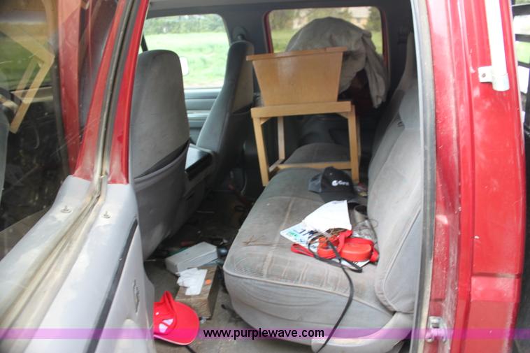 image for item H7500 1997 Ford F350 XLT Crew Cab flatbed pickup truck