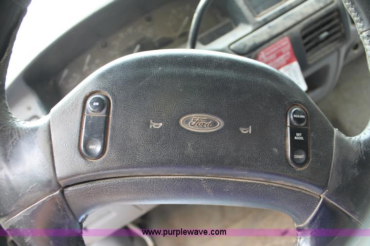 image for item H7500 1997 Ford F350 XLT Crew Cab flatbed pickup truck