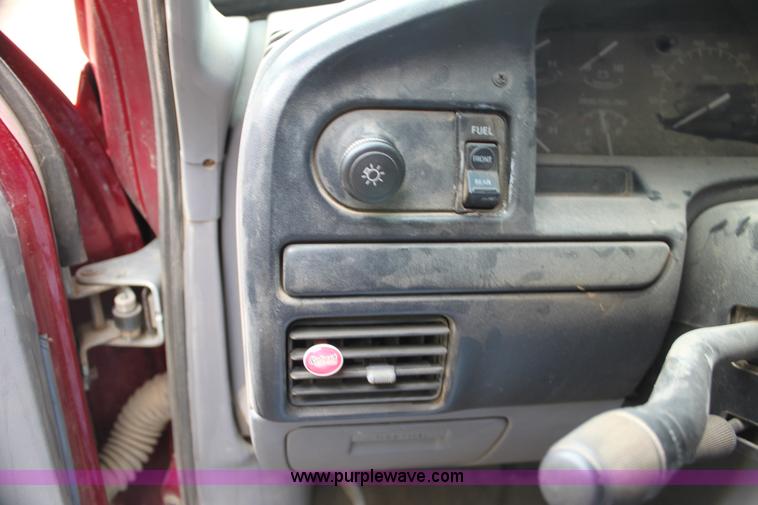 image for item H7500 1997 Ford F350 XLT Crew Cab flatbed pickup truck