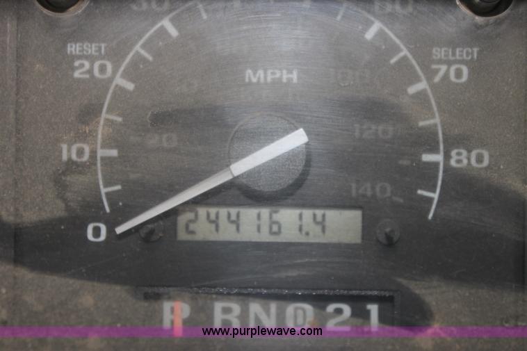 image for item H7500 1997 Ford F350 XLT Crew Cab flatbed pickup truck