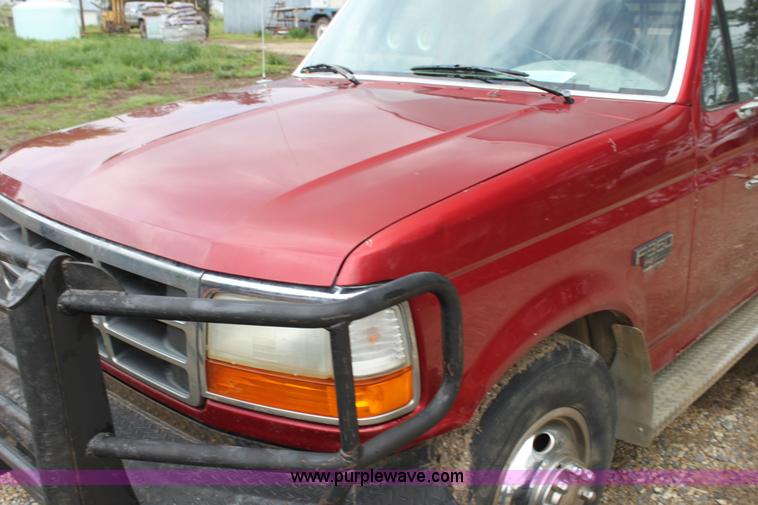 image for item H7500 1997 Ford F350 XLT Crew Cab flatbed pickup truck