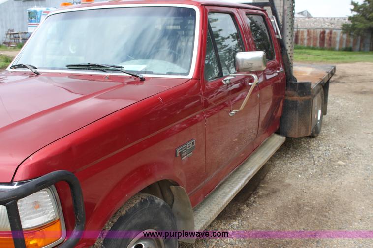 image for item H7500 1997 Ford F350 XLT Crew Cab flatbed pickup truck