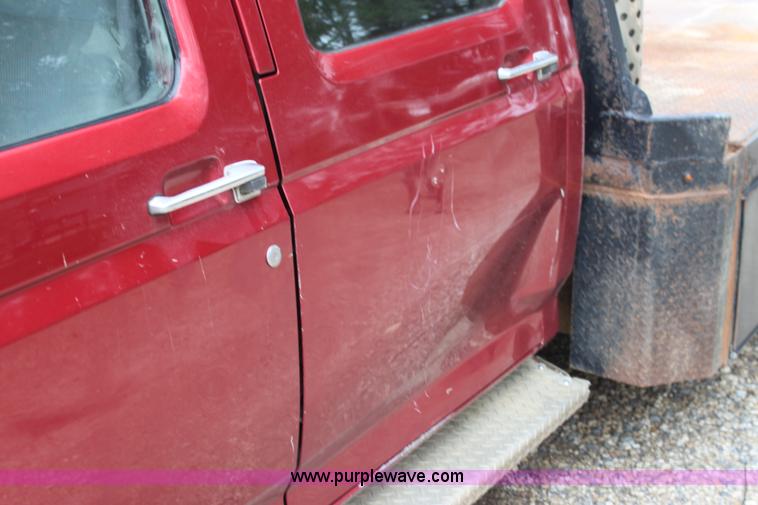 image for item H7500 1997 Ford F350 XLT Crew Cab flatbed pickup truck