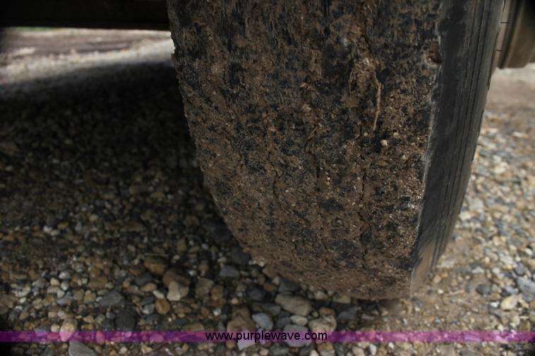 image for item H7500 1997 Ford F350 XLT Crew Cab flatbed pickup truck