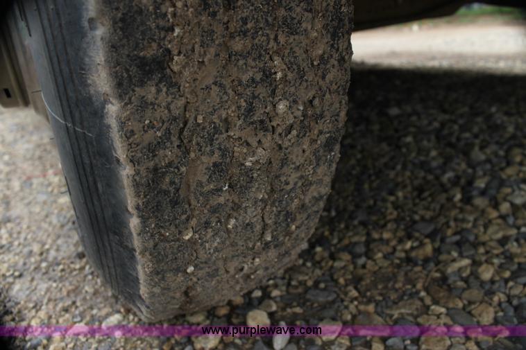 image for item H7500 1997 Ford F350 XLT Crew Cab flatbed pickup truck