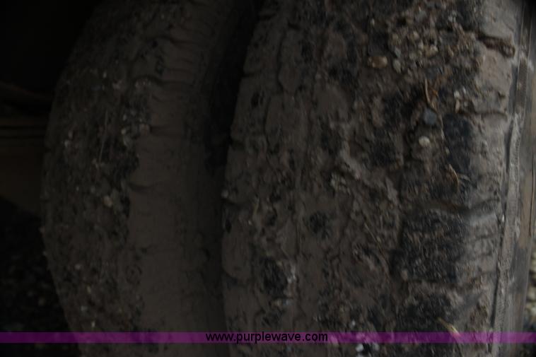 image for item H7500 1997 Ford F350 XLT Crew Cab flatbed pickup truck