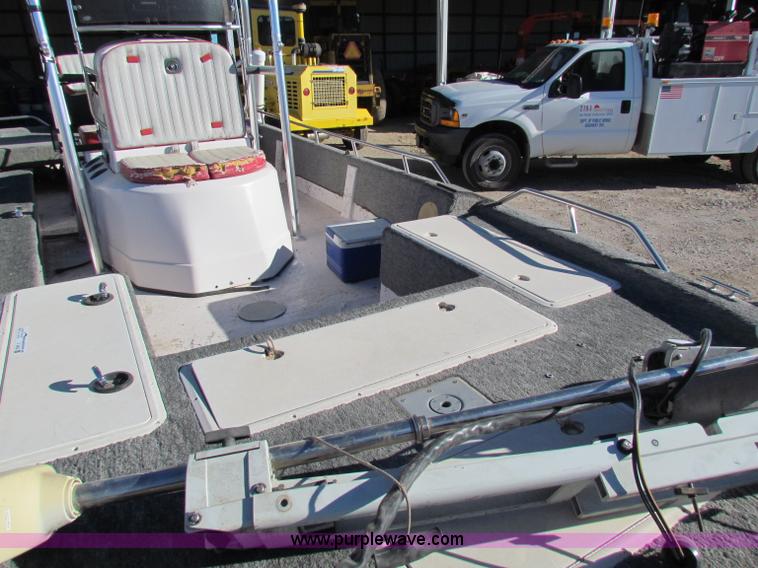 image for item V9432 1997 Cajun 22' fishing boat
