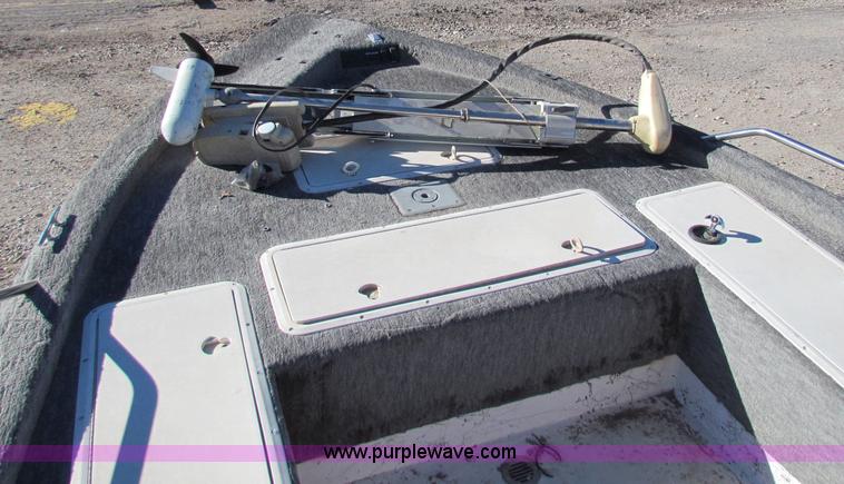 image for item V9432 1997 Cajun 22' fishing boat