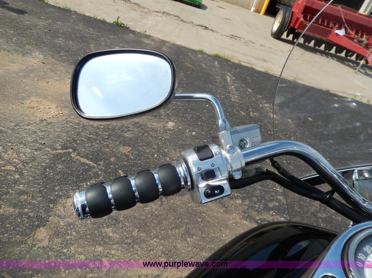 image for item W9776 2005 Kawasaki Vulcan V Classic motorcycle