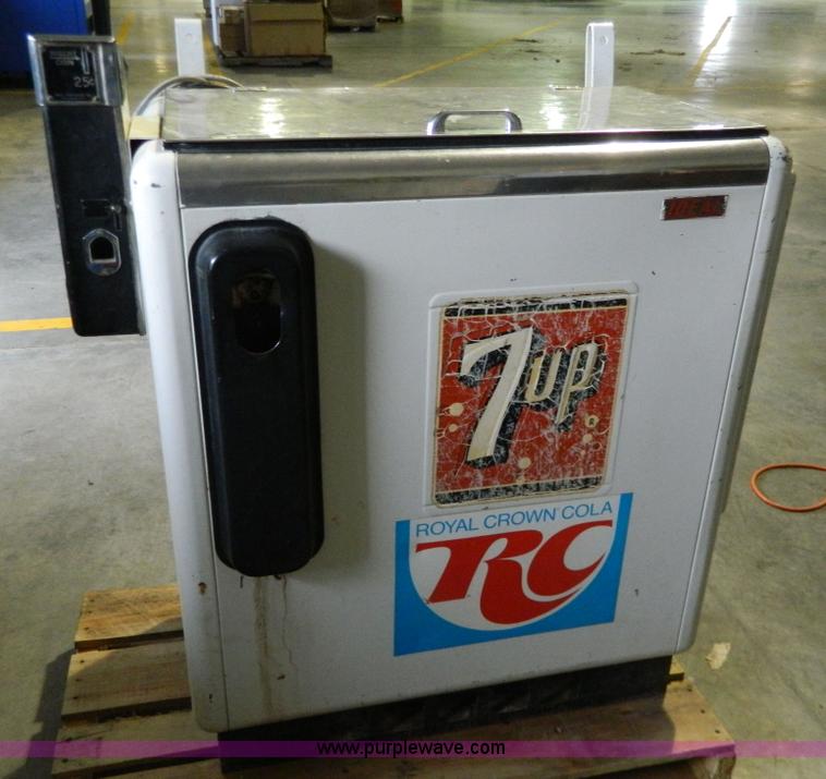 image for item Y9296 7 UP beverage cooler