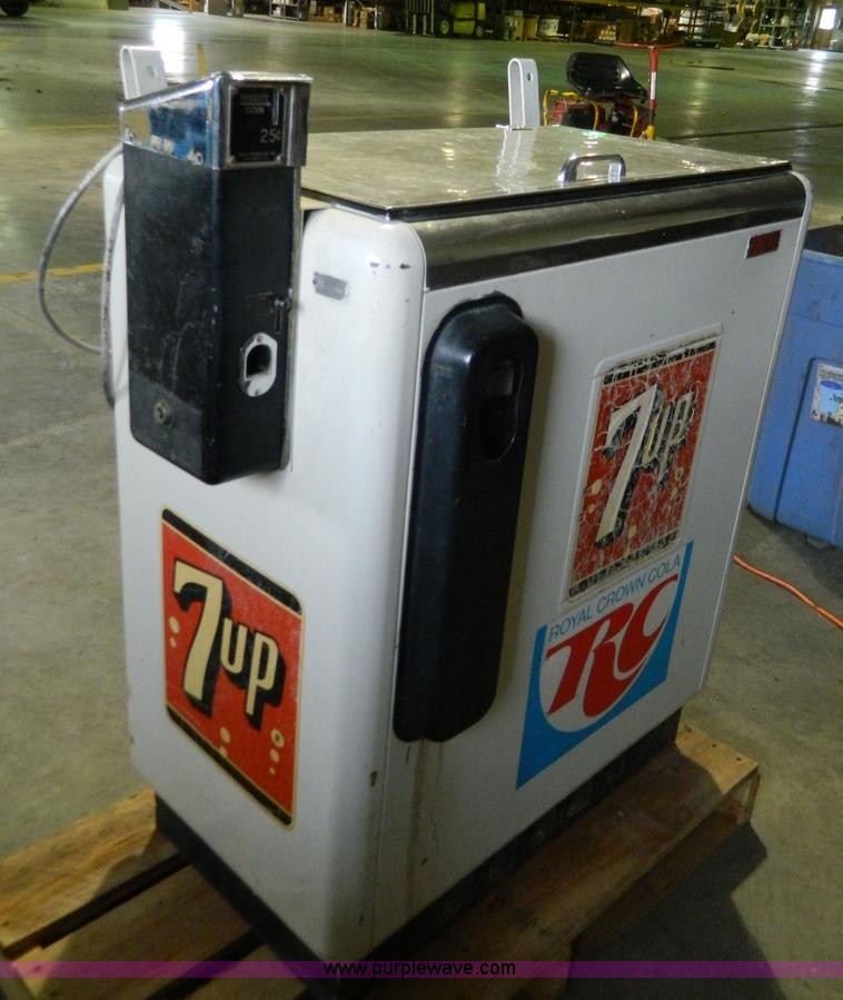 image for item Y9296 7 UP beverage cooler