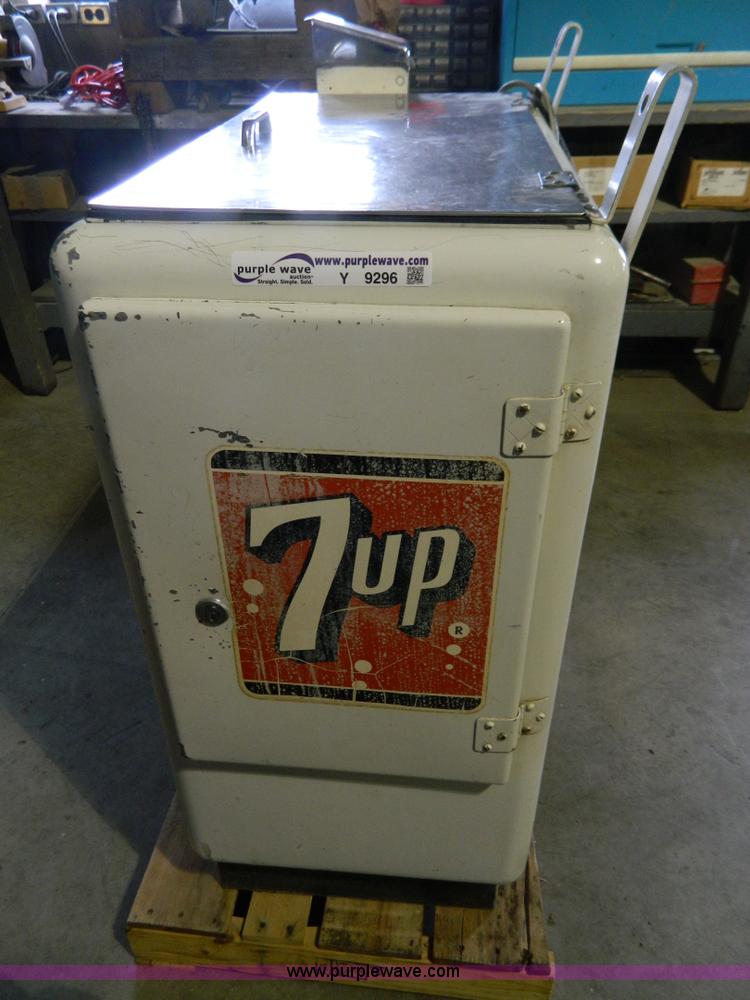image for item Y9296 7 UP beverage cooler