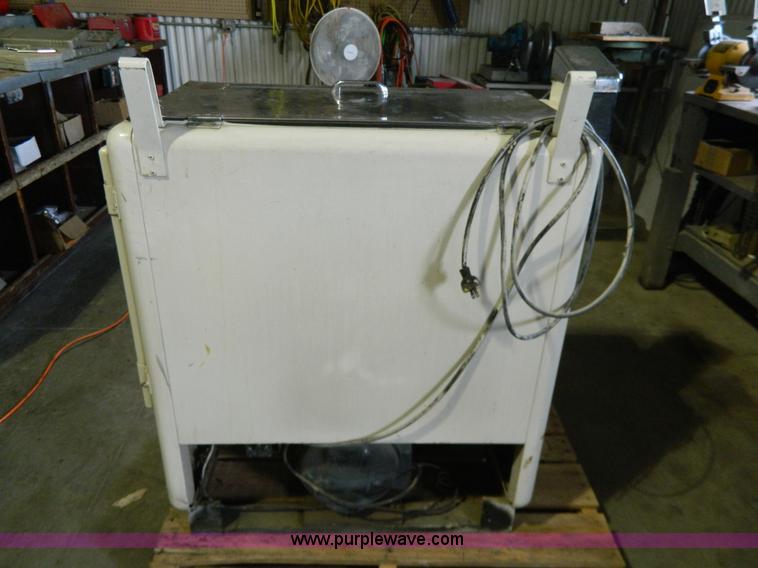 image for item Y9296 7 UP beverage cooler